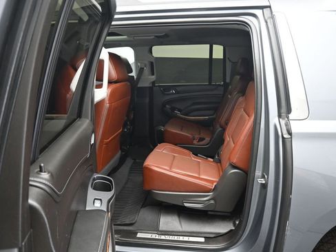 Used 2019 Chevrolet Suburban Premier w/ Premier Plus Edition AWD/4WD image 31