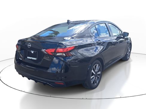 Used 2025 Nissan Versa SV image 5