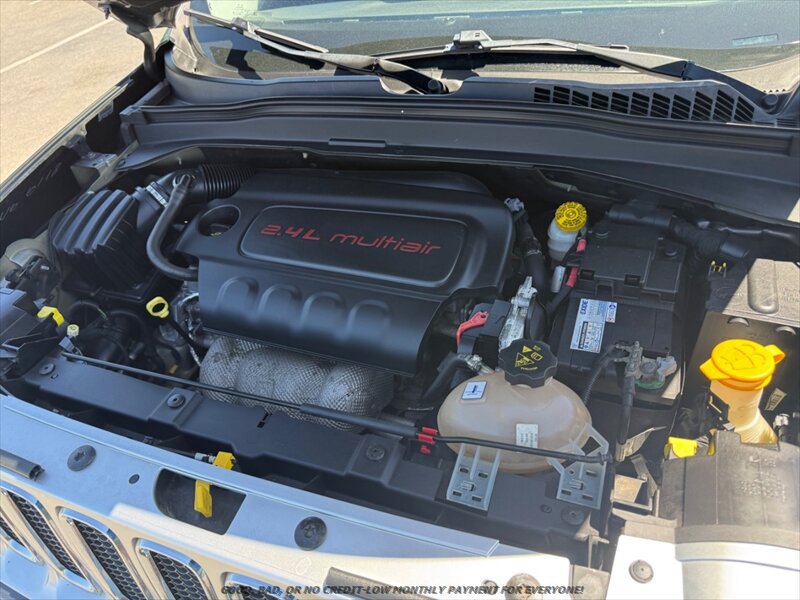 Used 2016 Jeep Renegade Limited AWD/4WD image 20