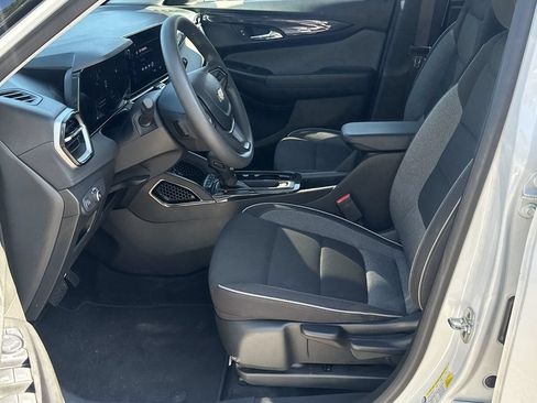 Used 2025 Chevrolet TrailBlazer LT FWD image 9