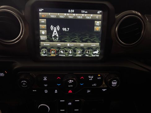 Used 2018 Jeep Wrangler Unlimited Sahara AWD/4WD image 25