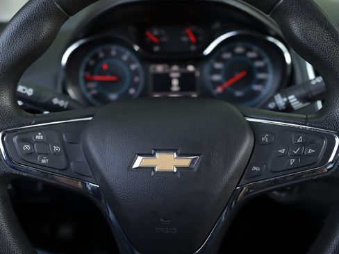 Used 2018 Chevrolet Cruze LT w/ Convenience Package FWD image 10