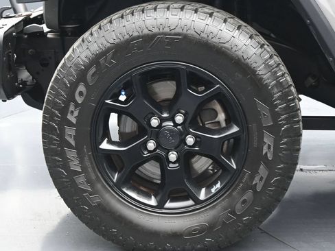 Used 2018 Jeep Wrangler Unlimited Sahara w/ Quick Order Package 24M Moab AWD/4WD image 25
