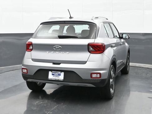 Used 2024 Hyundai Venue SEL image 7
