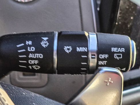 Used 2018 Land Rover Range Rover Velar R-Dynamic SE image 23