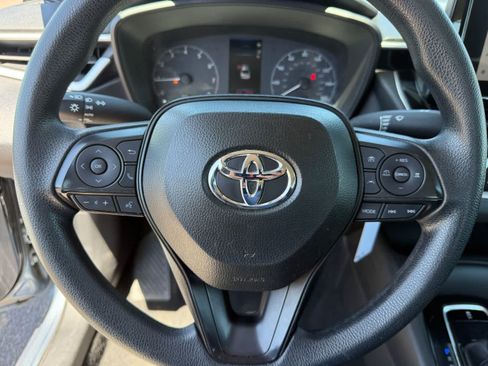 Used 2025 Toyota Corolla LE FWD image 15