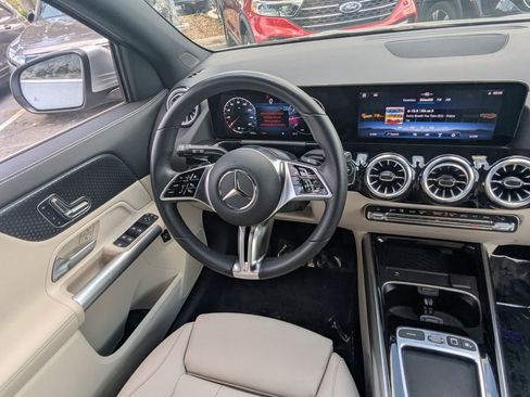 Certified 2025 Mercedes-Benz GLA 250 image 3