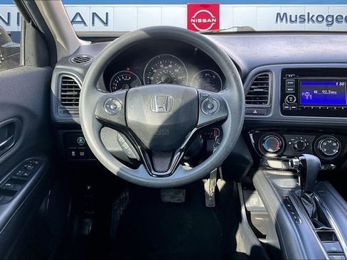 Used 2019 Honda HR-V LX image 8