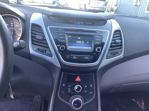 Used 2015 Hyundai Elantra SE w/ Option Group 02 FWD image 19