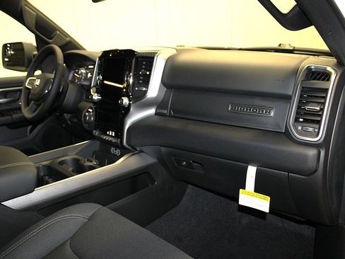 New 2026 RAM 1500 4x4 Crew Cab image 30