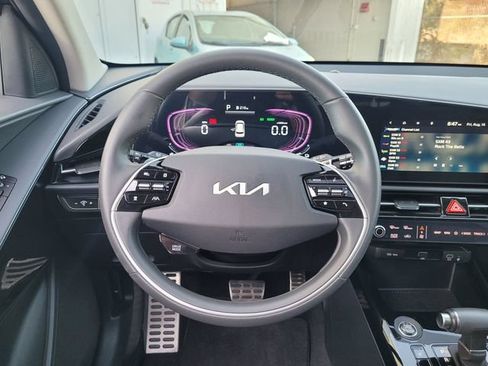 Certified 2025 Kia Niro EX Touring FWD image 18