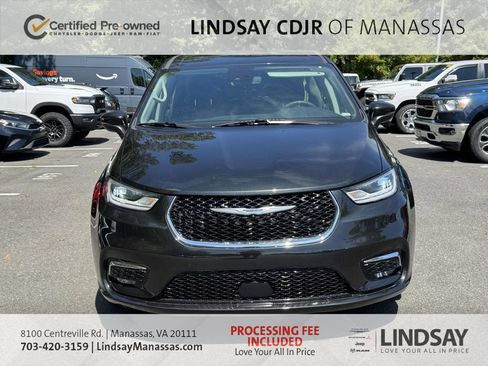 Used 2023 Chrysler Pacifica Touring-L FWD image 3