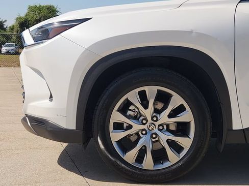 Used 2024 Toyota Grand Highlander FWD image 8