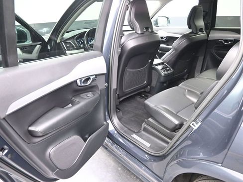 Used 2022 Volvo XC90 T5 Momentum w/ Protection Package Premier image 10