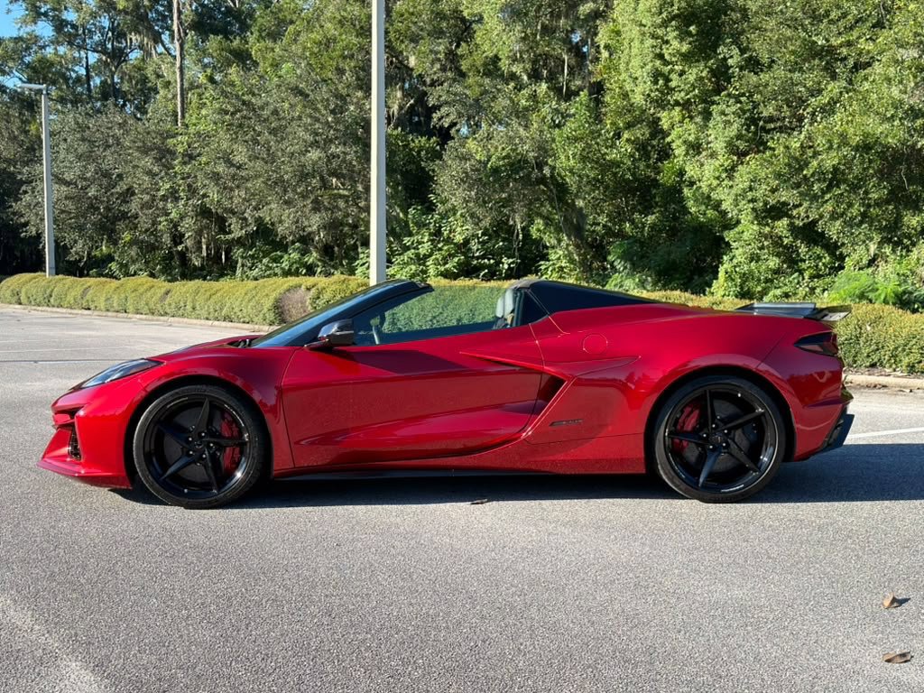 Used 2025 Chevrolet Corvette E-Ray w/ Stealth Interior Trim Package AWD/4WD image 2