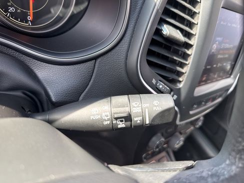 Used 2023 Jeep Cherokee Altitude Lux image 33