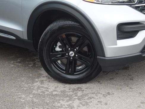 Used 2023 Ford Explorer XLT AWD/4WD image 30