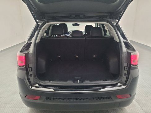 Used 2018 Jeep Compass Latitude FWD image 29