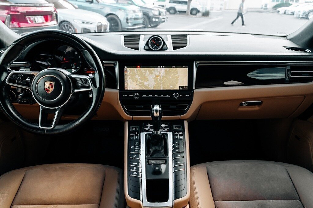 Used 2020 Porsche Macan AWD/4WD image 23