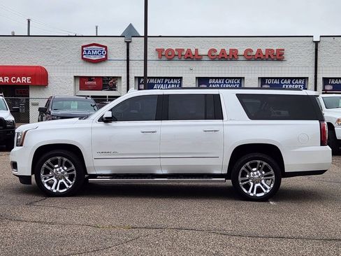 Used 2019 GMC Yukon XL SLT w/ Premium Edition AWD/4WD image 3