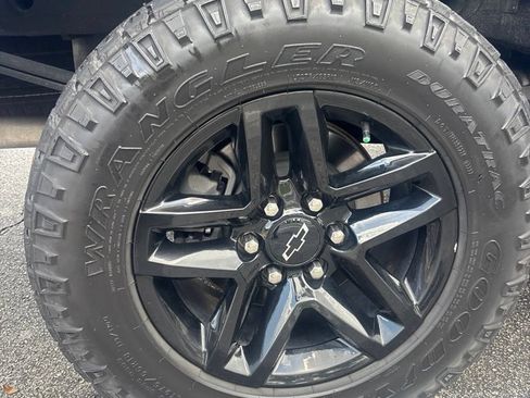 Used 2022 Chevrolet Silverado 1500 Custom Trail Boss AWD/4WD image 17