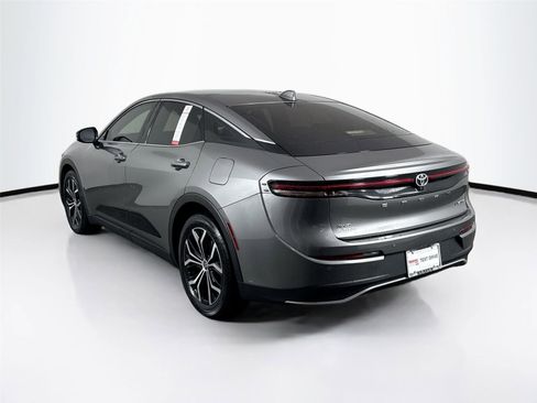 Used 2023 Toyota Crown Limited image 2