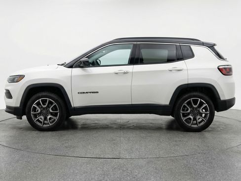 Used 2025 Jeep Compass Trailhawk AWD/4WD image 5