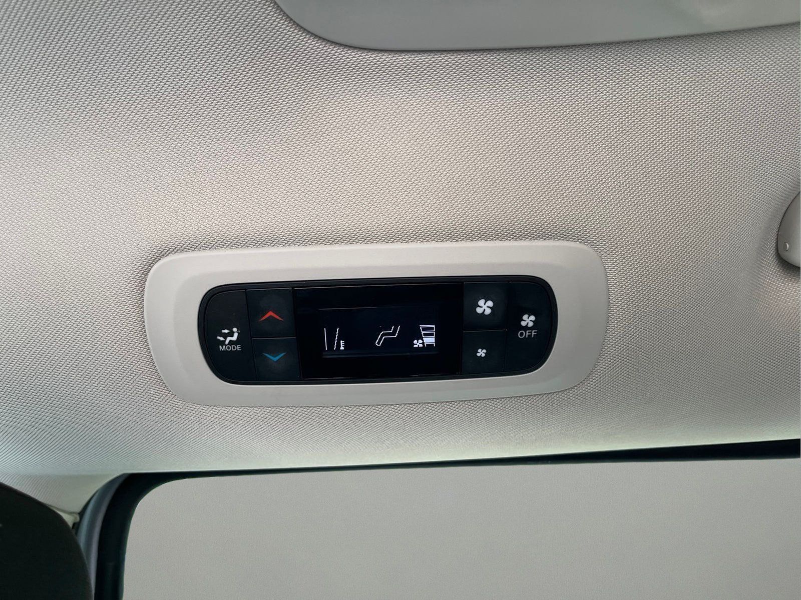 Used 2023 Chrysler Voyager LX FWD image 28