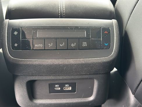 Used 2022 Nissan Pathfinder SL image 30