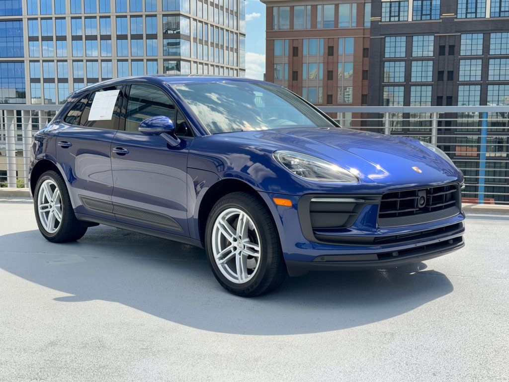 Certified 2024 Porsche Macan AWD/4WD image 7