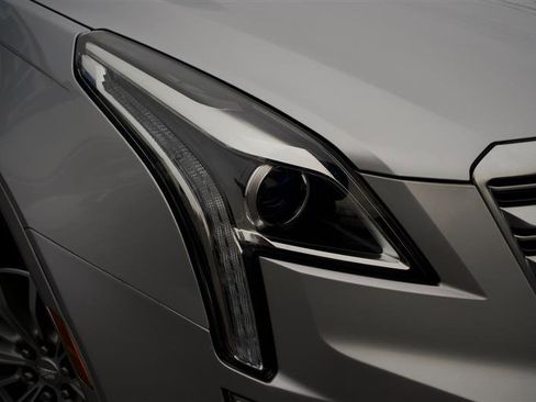 Used 2018 Cadillac XT5 Luxury w/ Driver Awareness Package image 11