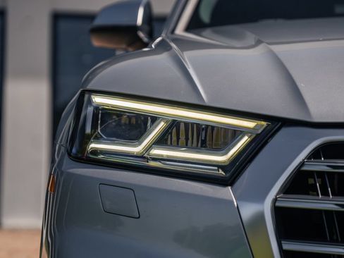 Used 2019 Audi SQ5 Prestige w/ Prestige Package AWD/4WD image 9