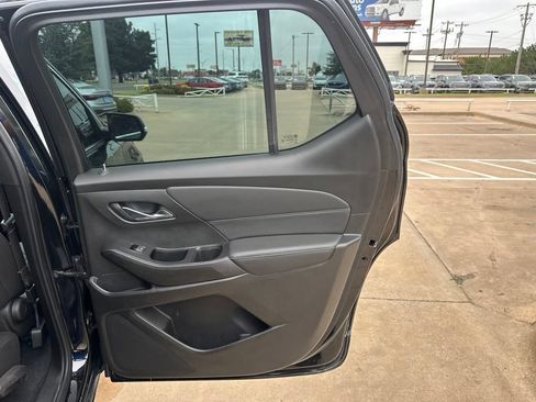 Used 2023 Chevrolet Traverse LT FWD image 19
