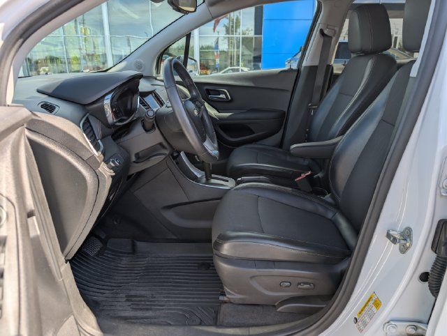 Used 2020 Chevrolet Trax LT w/ Redline Edition AWD/4WD image 10