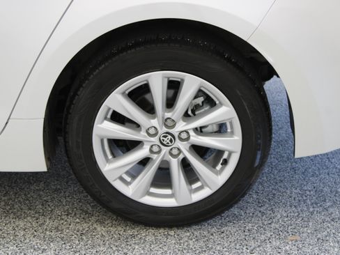 Used 2025 Toyota Corolla XLE FWD image 10
