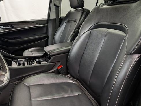 Used 2023 Jeep Grand Cherokee L Limited w/ Black Appearance Package image 10