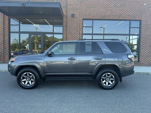 Used 2022 Toyota 4Runner TRD Off-Road Premium AWD/4WD image 3