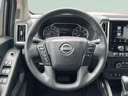 Used 2025 Nissan Frontier SV w/ SV Convenience Package RWD image 18