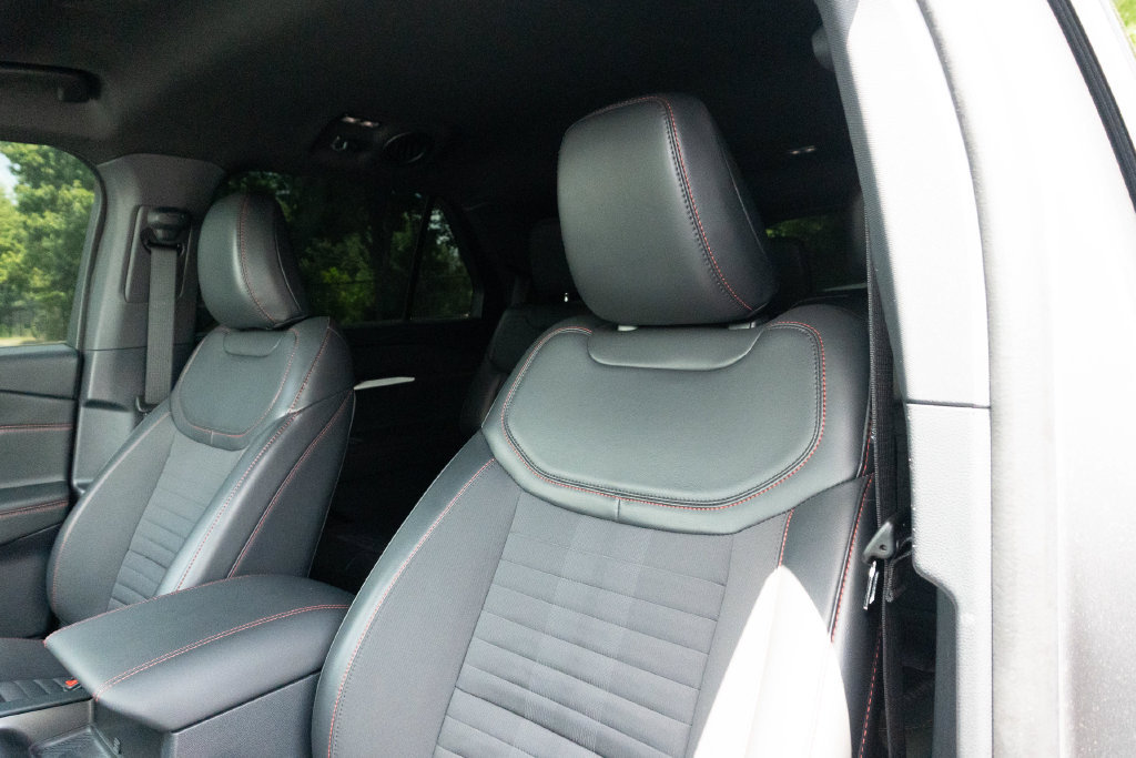 Used 2025 Ford Explorer ST-Line w/ Premium Package RWD image 20