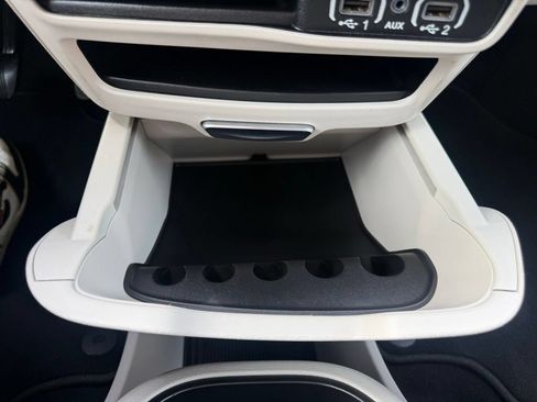 Used 2023 Chrysler Pacifica Touring-L FWD image 25