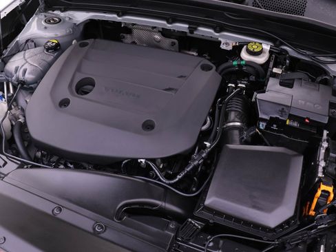 Certified 2024 Volvo XC40 B5 Plus image 23