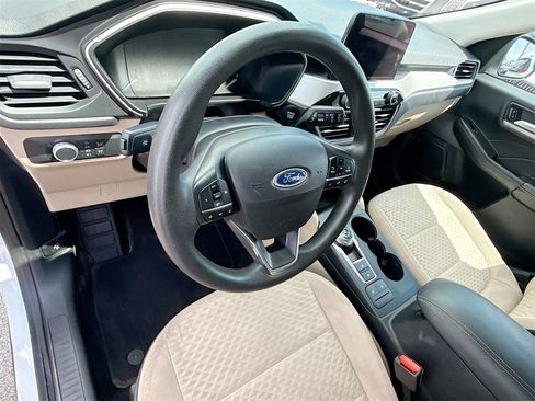 Used 2021 Ford Escape SE image 13