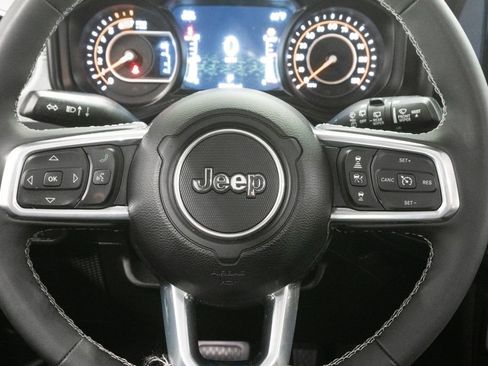 Used 2025 Jeep Wrangler Unlimited Sahara AWD/4WD image 17