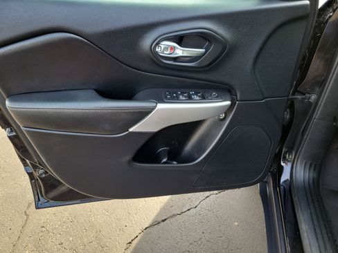 Used 2018 Jeep Cherokee Latitude Plus w/ Cold Weather Group image 17