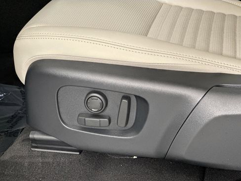 Used 2025 Land Rover Discovery Sport S image 18