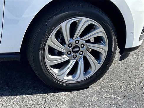 Used 2024 Lincoln Navigator Reserve image 9