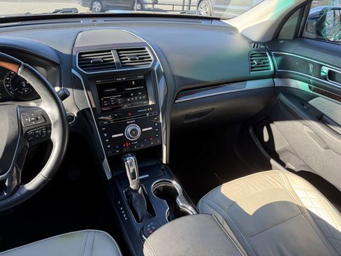 Used 2016 Ford Explorer Platinum image 21