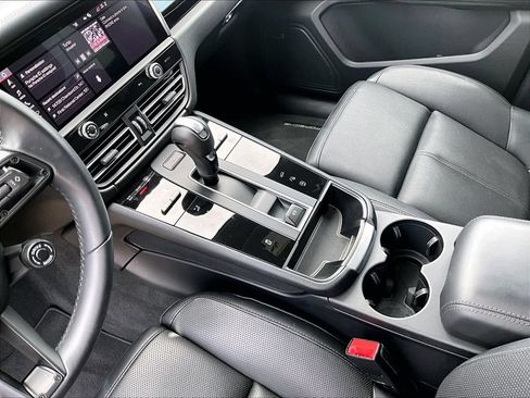 Certified 2026 Porsche Macan AWD/4WD image 17
