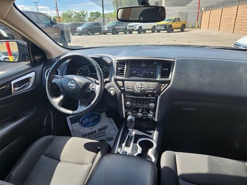 Used 2020 Nissan Pathfinder SV image 4