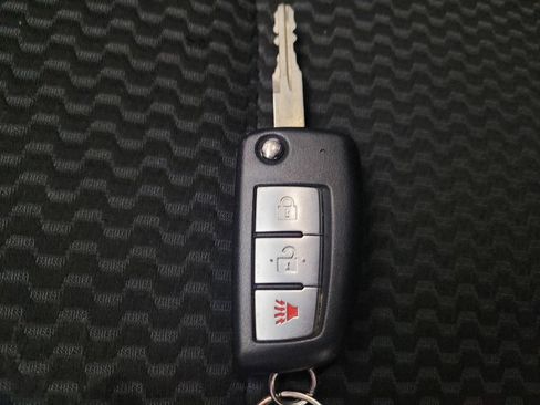 Used 2017 Nissan Rogue Sport S image 32